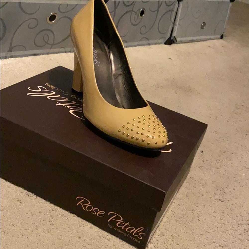 Tan Heels - Picture 6 of 10